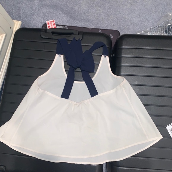 Back bow shirt - Picture 3 of 5